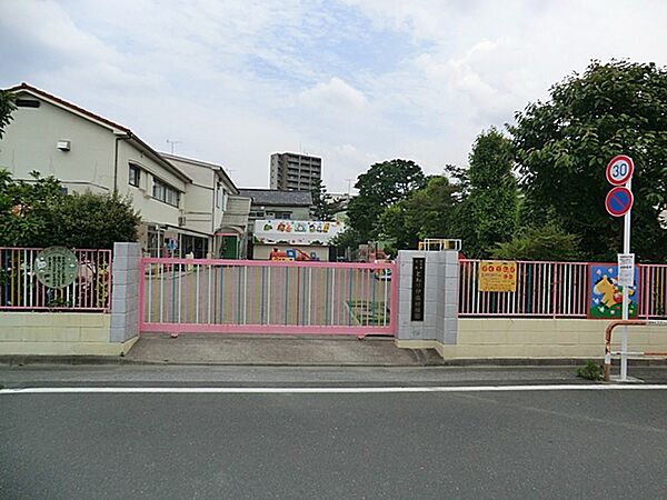 とねり伊藤幼稚園 昭和43年4開園した公認幼稚園で、施設、設備だけでは補いきれない暖かいぬくもりある家庭的な雰囲気。正しい発音の教育や水泳指導、英語専門講師による教育等、特徴のある教育を展開。