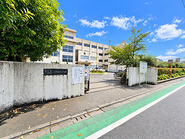 小金井市立小金井第四小学校 1951（昭和26）年4月開校の市立小学校です。2026年4月現在、児童数627名・20学級。