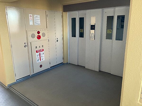 二基のエレベーター