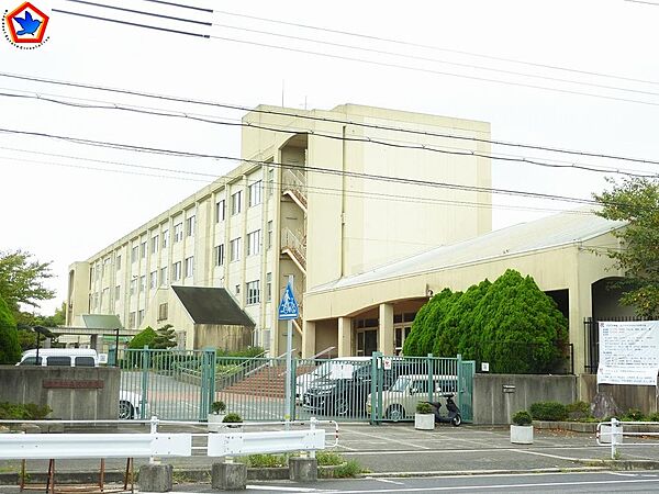市立長坂中学校　約3150ｍ