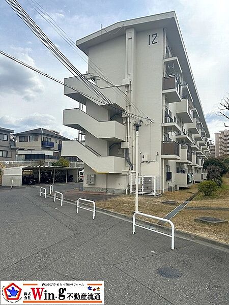 周辺には教育施設・スーパー・ドラッグストア・郵便局・病院などがあり生活に便利な立地です♪お部屋は4・5階フロアの戸建感覚のメゾネットタイプ・南西向き・3LDKです！