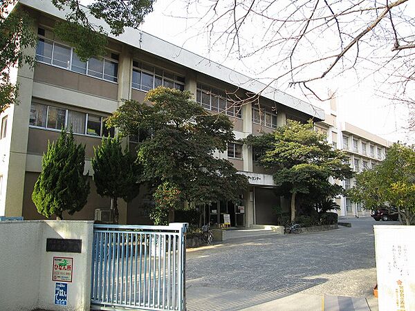 市立朝霧中学校　約460ｍ