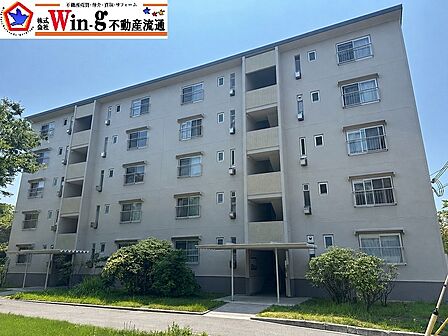 昭和49年7月建築の7月建築の5階建て中古公団です!敷地内駐車場空がございます(空要確認)♪JR舞子駅/山陽電鉄 舞子公園駅 バス15分・本多聞5丁目バス停 徒歩2分の2WAY交通アクセス可能です!