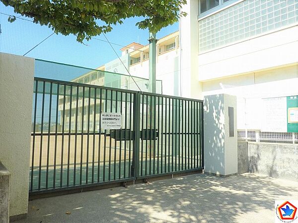 市立東垂水小学校　約880ｍ