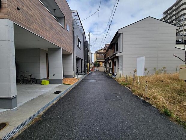 隣地も新しいお家が並ぶ落ち着いた街並みです。