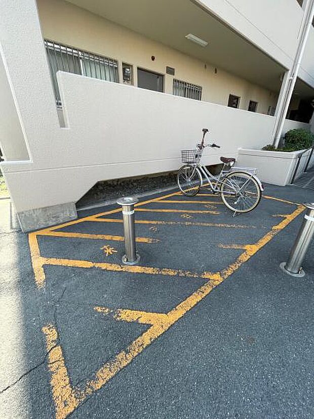 来客用自転車置き場：管理が行き届いています。
