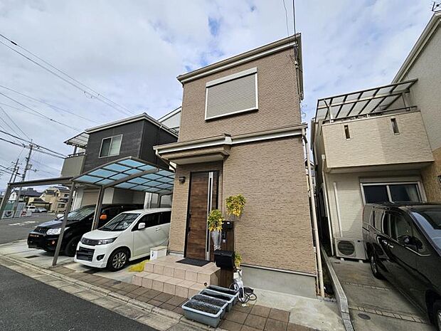 閑静な住宅地のおしゃれな外観のお家です！