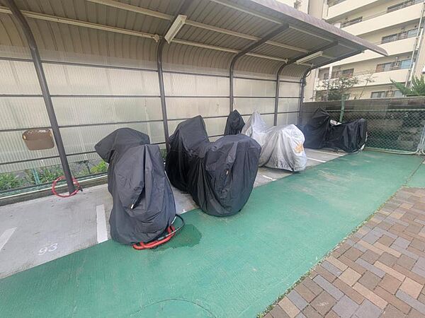 バイク置き場も確保されています。