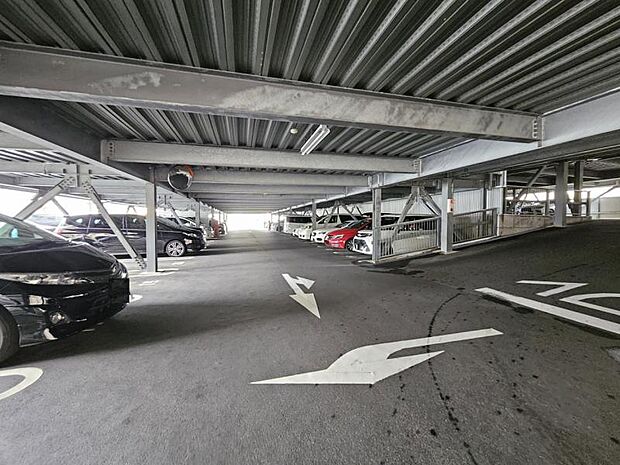 立体式駐車場完備