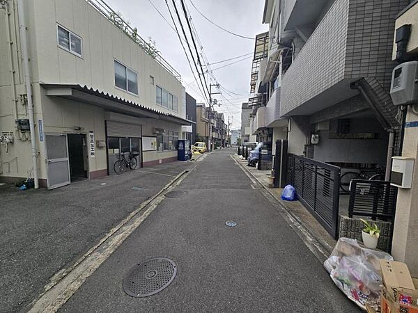 前面道路すっきりしていますので車の出入りスムーズ