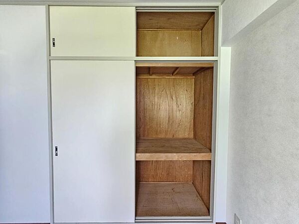 洋室5．5帖：充分な収納スペースを確保しました！