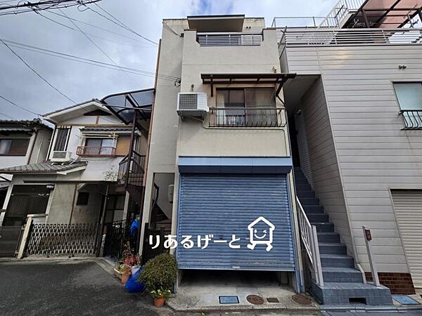 コンビニやスーパーも近くに揃っています！