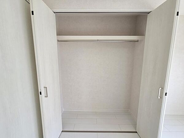 洋室6帖：充分な収納スペースを確保しました！