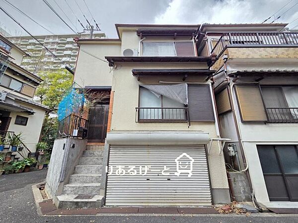 優しい色合いで落ち着きのある外観です