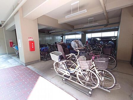 整理された駐輪場で自転車の出し入れもらくらく！
