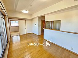 ユニ・アルス新大阪ＷＥＳＴ 3LDKのリビング/ダイニング