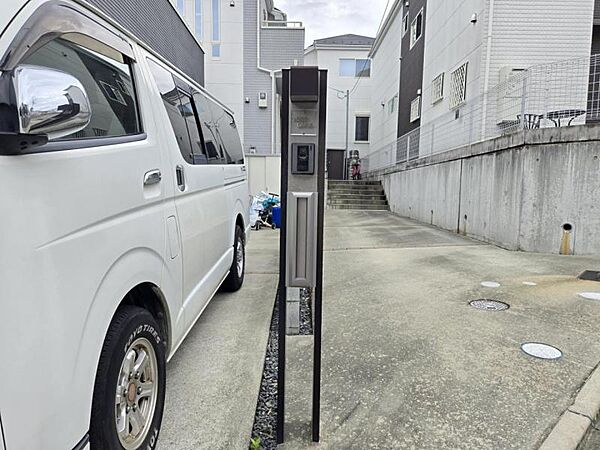 マルチ機能付き門柱（ポスト、TVモニターホン、ネームプレート、門灯）が設置されています！
