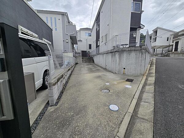 広めのカースペースで駐車も楽々☆