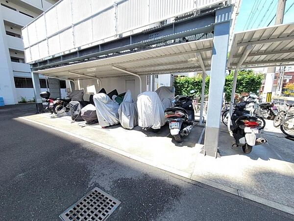 ゆったり置けるバイク置き場です☆