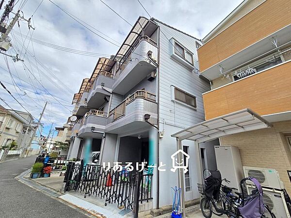 周りには高い建物がなく、空が広く感じられる立地！