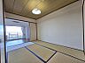 和室：和室6帖：リビングに隣接している和室は、日常のくつろぎや来客時のおもてなしに便利です。