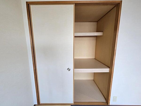 和室6帖：大きな押入で寝具類もすっきり☆