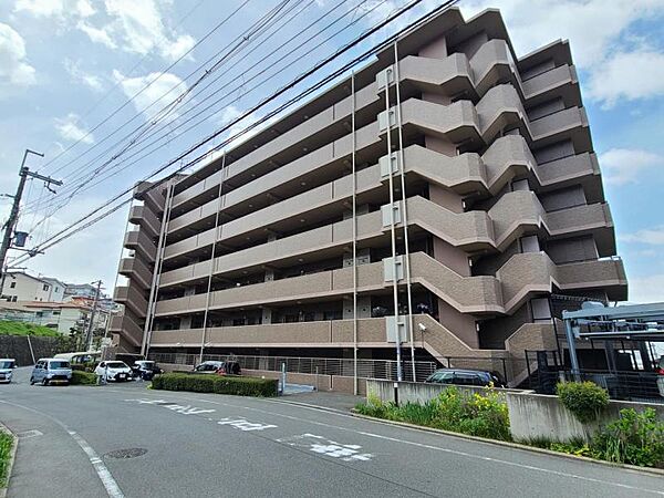 周辺は豊かな緑が残る落ち着いた住宅街で、子育て環境としてもおすすめです！