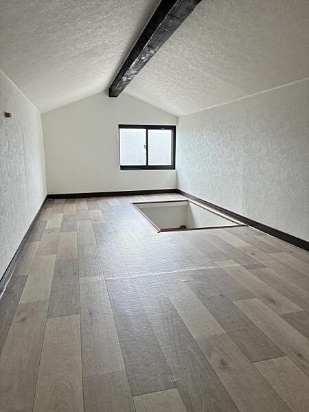 屋根裏収納！使用頻度の低いモノの収納にはピッタリですね。