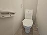 トイレ：ホワイトのトイレは清潔感があって気持ちいいですね♪