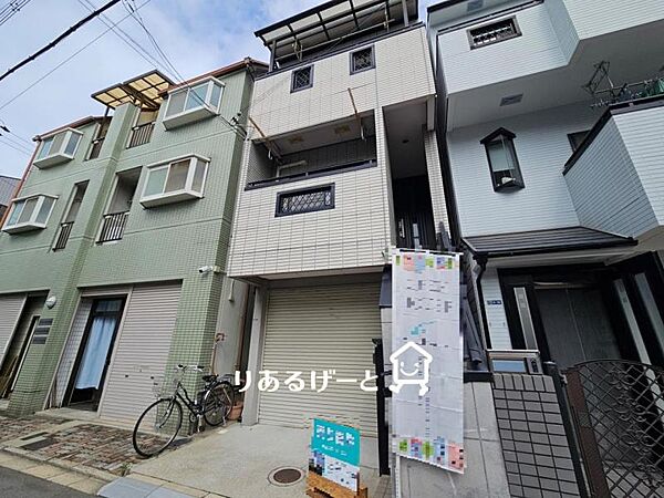 周辺には商業施設が多く、お買い物便利な環境ですよ。