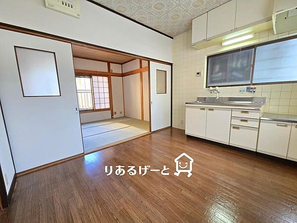 ＤＫ6帖：ご家族みんなでくつろげる和室隣接のリビング！