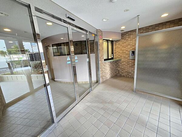 明るく開放感のあるエントランスが毎日お出迎えしてくれます。