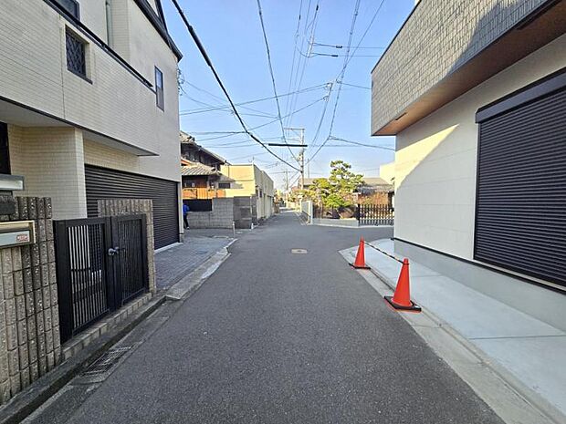 周りには高い建物がなく、空が広く感じられる立地！
