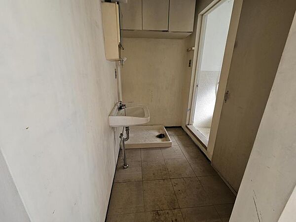 広めの洗面室！もちろん室内に洗濯機置き場がありますよ！