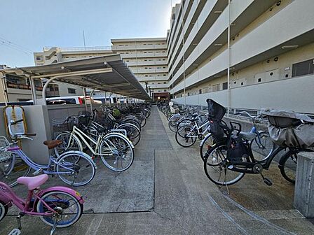 整理された駐輪場で自転車の出し入れもらくらく!