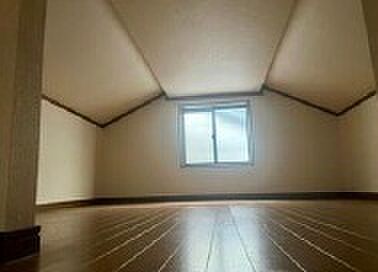 趣味の空間や収納場所として多用途に使える屋根裏収納！