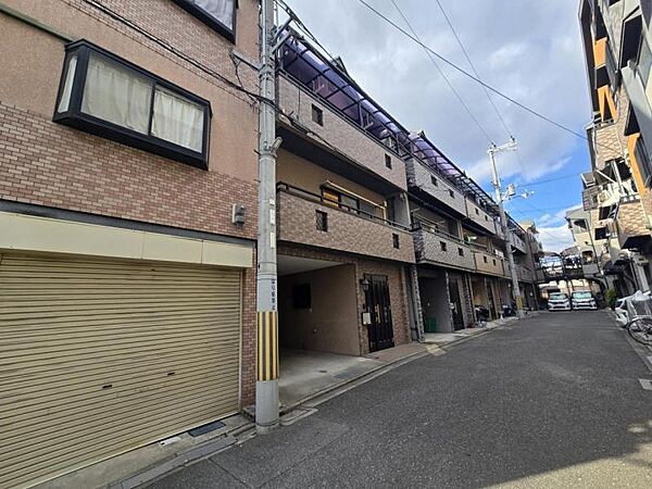 隣地も新しいお家が並ぶ落ち着いた街並みです。