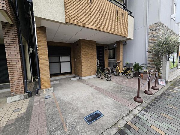 広めのカースペースで駐車も楽々！