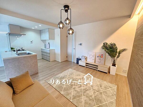 ＬＤＫ16．29帖：明るいリビングで、家族の会話が弾みます。