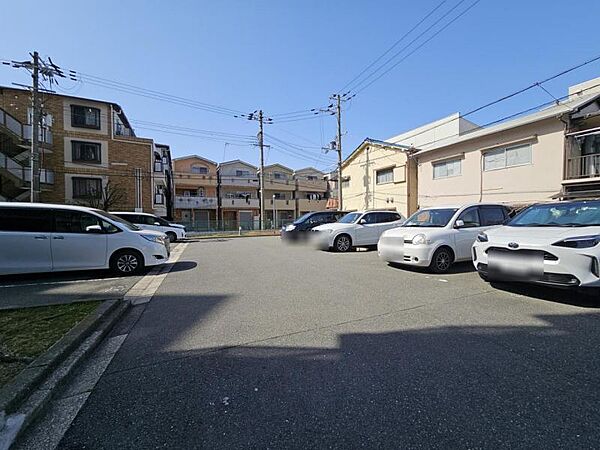 ゆったりとした敷地内駐車場で駐車もらくらく！