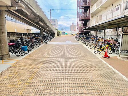 整理された駐輪場で自転車の出し入れもらくらく!