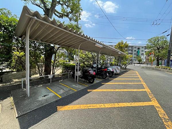 バイク置き場もありますよ☆