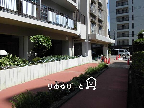 きれいに手入れされた植栽が毎日お出迎えしてくれます！