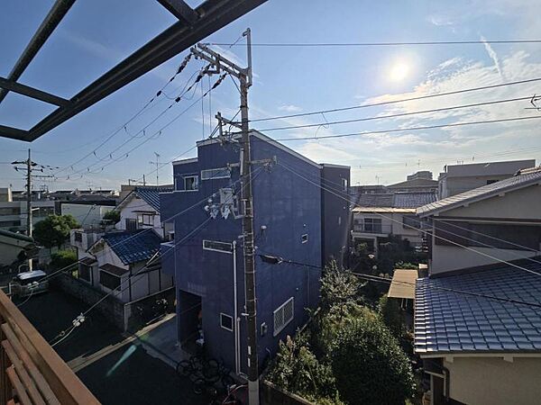 周りには高い建物がなく、空が広く感じられる立地！
