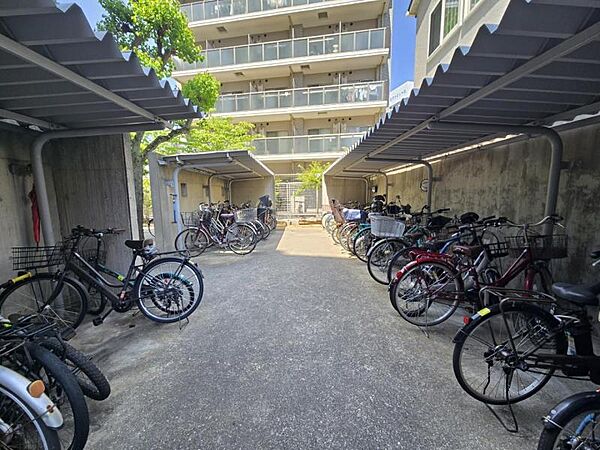 整理された駐輪場で自転車の出し入れもらくらく！