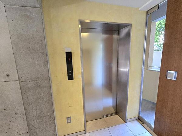 エレベーター付きなので重い荷物等もラクラク運べます！