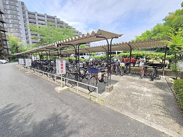 整理された駐輪場で自転車の出し入れもらくらく！