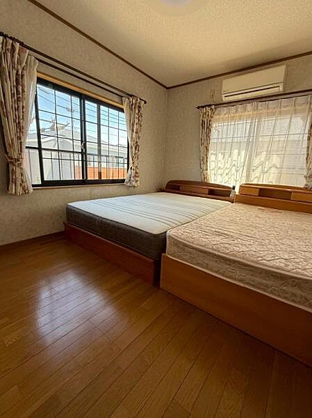 洋室6帖：2面採光で風通しも良く、お部屋の隅々まで明るい印象です