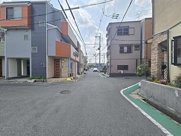 交通量の少ない前面道路で安心ですね