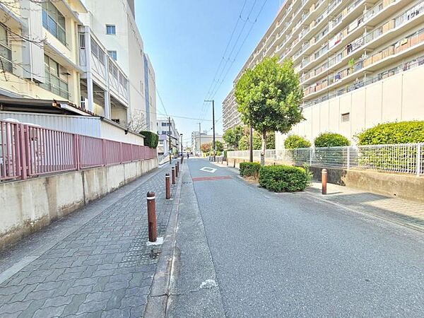 前面道路は歩道も整備され、小さなお子様にも安心☆